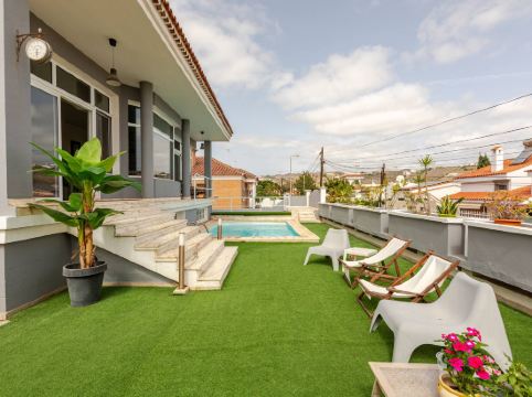 Casa de 450 m² en Telde, con 5 habitación(es) y 5 baño(s) privado(s)