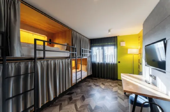 House of Records Отели рядом с достопримечательностью «Rheinmetall MAN Military Vehicles GmbH»