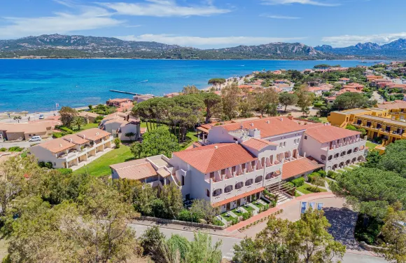 拉科尼亞村藍光酒店