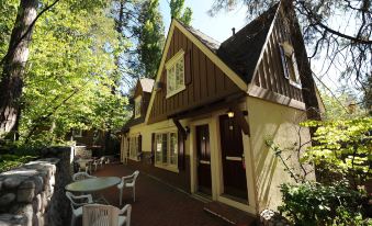Saddleback Inn at Lake Arrowhead