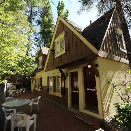 Saddleback Inn at Lake Arrowhead