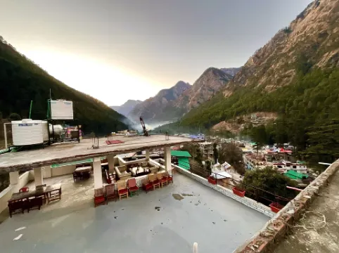 Diamond Valley x One Light Stays