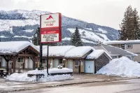 Swiss Chalet Motel Hotel di Revelstoke