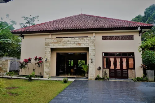 Villa Kendi Hotels in Kalibaru