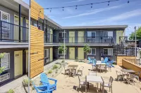 Americana Modern Hotel Hotels in Redding