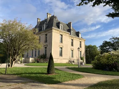 Maison D'hôtes L'atelier du Charmois Hôtels à proximité de : Faculté des Sciences et Technologies