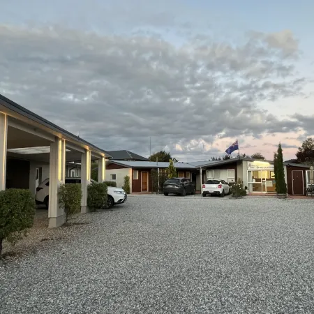 Manuka Crescent Motel
