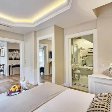 Trevi Palace Luxury Inn