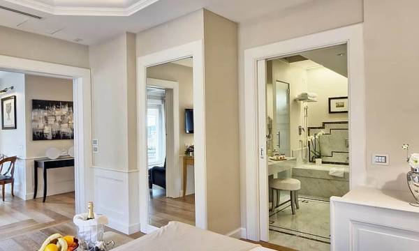 Trevi Palace Luxury Inn