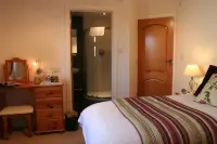 Mandeley Guest House Hotels near Flambards Theme Park