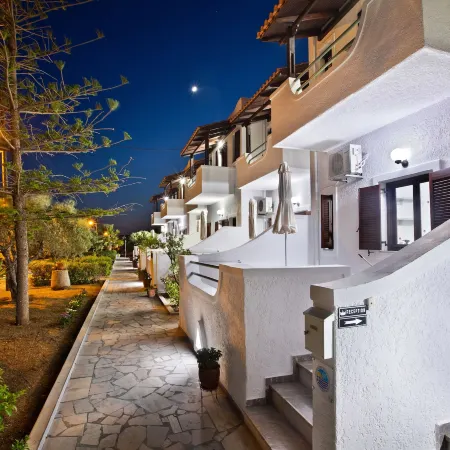 New Aurora Apts Studios