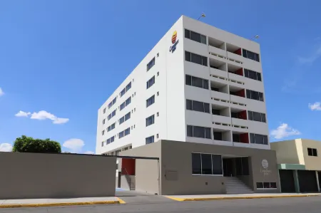 Comfort Inn San Luis Potosi Отели рядом с достопримечательностью «Parque Central-Nara Garden»