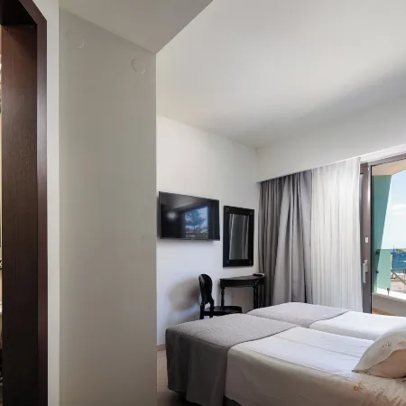 Steris Elegant Beach Hotel & Apartments