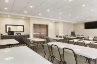 Days Inn & Suites by Wyndham Lindsay