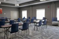 Holiday Inn Express & Suites Memphis Arpt Elvis Presley Blv
