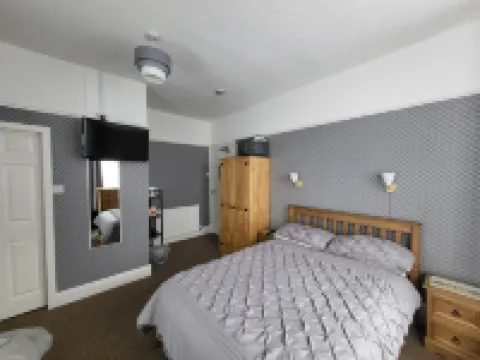 อินเวอร์นู๊คโฮเต็ล โรงแรมใน