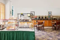 Wingate by Wyndham Destin - breakfast