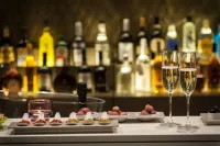 8Piuhotel - Bar