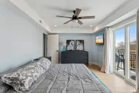 Private Rooftop Deck, Hot Tub, and Clubhouse - Elegant Beach Block Oasis