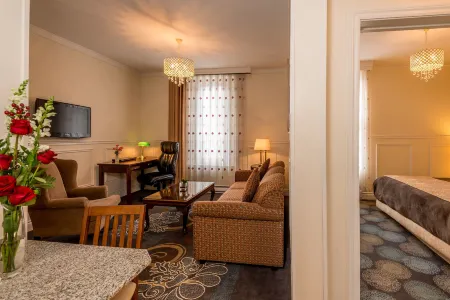 Parc Suites Hotel Отели рядом с достопримечательностью «Парк Рапид»