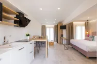V Luxury Suites Hotel a Perama
