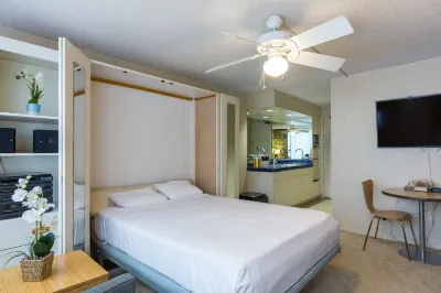 Kuhio Banyan Hotels in 