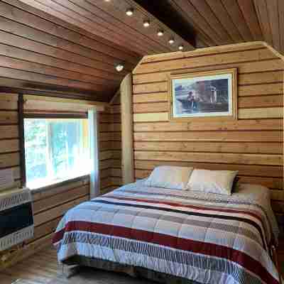 Alexander Lake Lodge Rooms