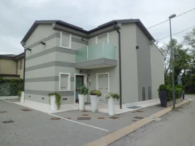 Sweet Home Affittacamere Hotel in zona Fondazione Mazzotti - Centro di Documentazione