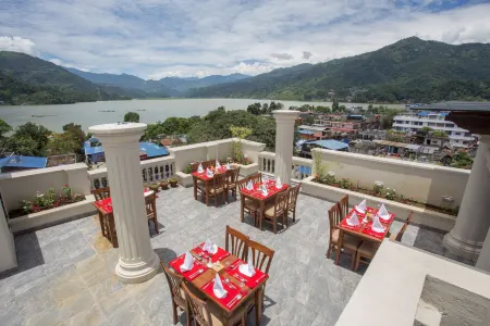 Hotel Portland Отели рядом с достопримечательностью «Devi’s Fall Pokhara»