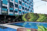 Ibis Styles Bekasi Jatibening - Pool