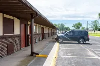 Americas Best Value Inn Chanute - Parkplatz