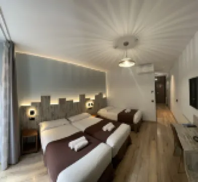 ホスタル アントン マーティン