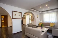 Royal Aparthotel City Centre - 2-Star