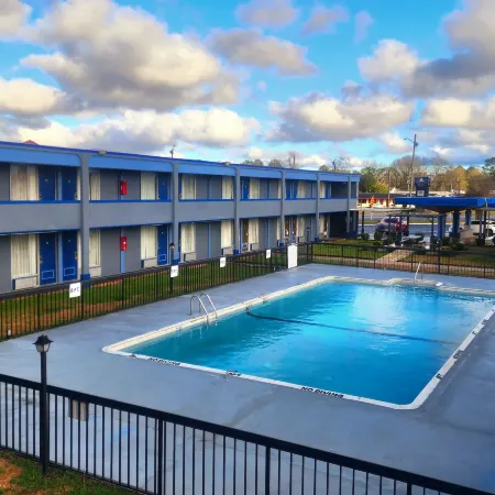 Days Inn by Wyndham Washington