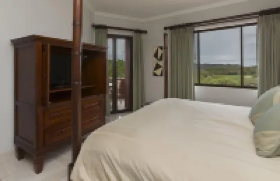 Recently Renovated Luxury Condo with Resort-Style Beach Club Access and Ocean Views