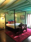 Art House Domaine de l'Ocrerie Hotels in Taingy