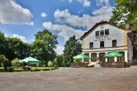Hotel Pod Šikmou Věží Hotels near Prachovské skály