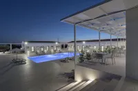 Southeast Hotel - Pools