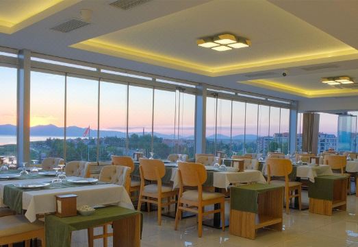 알리 빌리르 호텔 루프탑 테라스