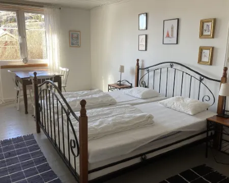 Kustnära Vandrarhem Hotels in Tanum