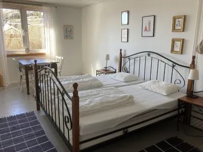Kustnära B&B och Konferens Hotels near Soteleden Tångevik