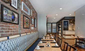 The Cincinnatian Hotel, Curio Collection by Hilton