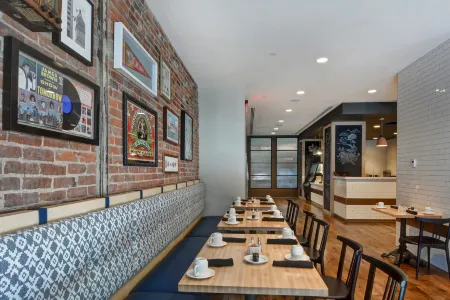 The Cincinnatian Hotel, Curio Collection by Hilton