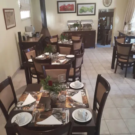 Hoyohoyo Chartwell Lodge Отели в г. Чартуэлл