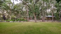 Honeysuckle Cottages Hotels in Stanthorpe