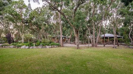 Honeysuckle Cottages Отели в г. Станторп