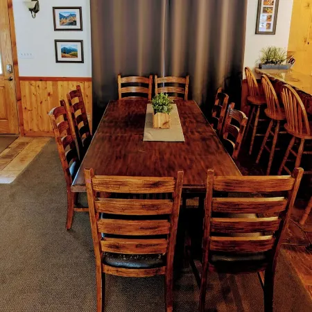 Charming 3-bedroom house located at the mouth of Santaquin Canyon. Amazing views