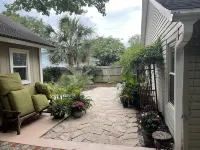 Updated Coastal Cottage – Clean, One Level Close to Beach & Downtown &Dog Lovers Các khách sạn gần Splash Island Waterpark