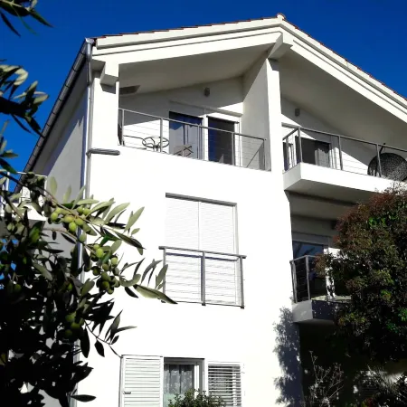 Refresh Boutique Apartments