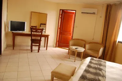 Hôtel les Polygones Отели в г. 